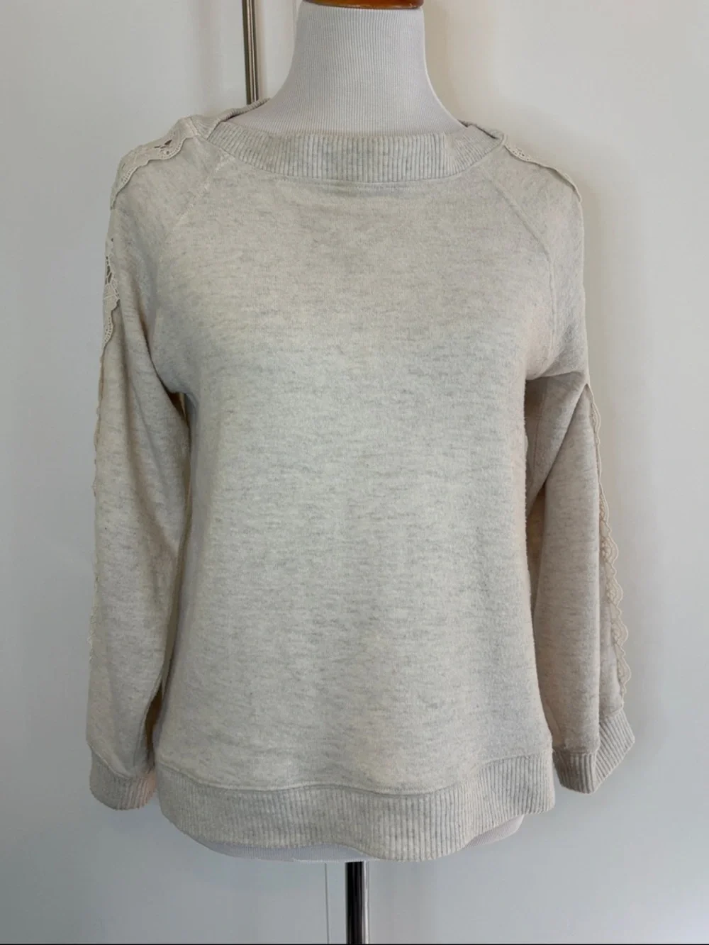 Democracy Cream Lace-Accent Sleeves Crewneck Sweater | XS